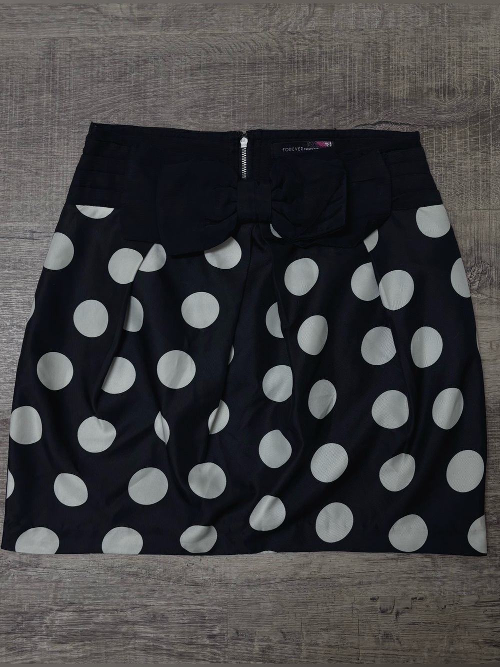 + vintage b&w polka dot mini skirt w/ big black bow +